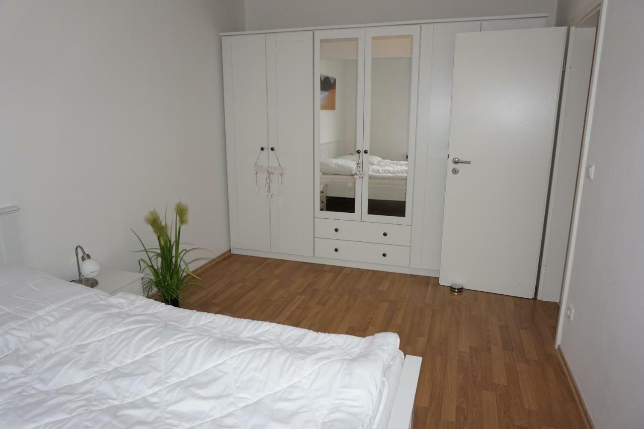 Ferienwohnungen Ruegen Findling 布雷格 外观 照片