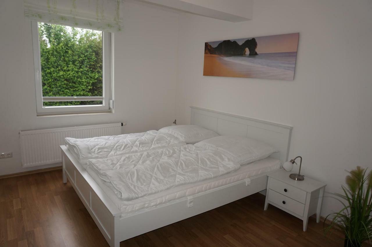 Ferienwohnungen Ruegen Findling 布雷格 外观 照片